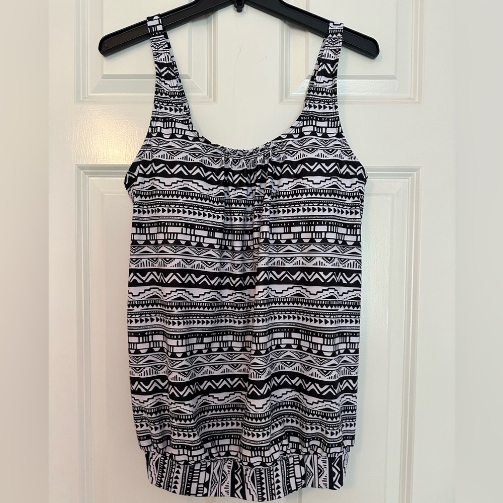 Woman’s Banded Bottom Swim Suit Top size Large